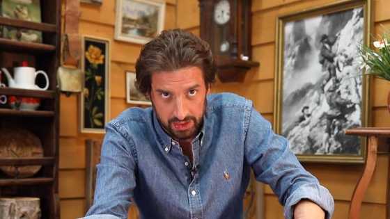 Alexis Favre : qui est vraiment le journaliste de la RTS ?