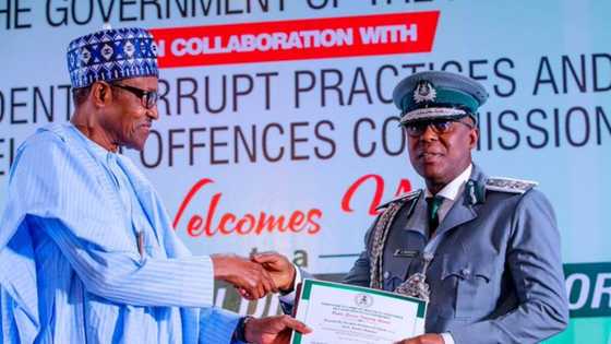 Buhari ya karrama jami’in kwastam da ya ki karban cin hancin naira miliyan 149