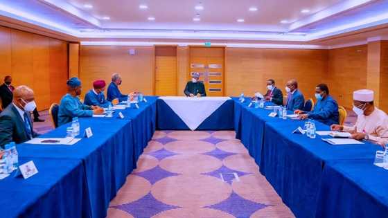 Breaking: Buhari presides over crucial meeting in London ahead of presentation