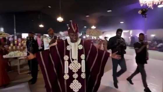 Bride's father in agbada shows off moves to Iyanya's Kukere song, leaves many wedding guests amazed in video