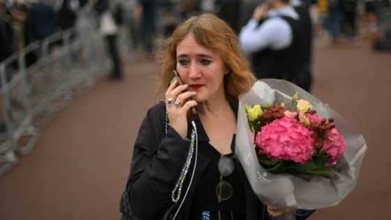 Buckingham Palace becomes shrine for a grieving nation