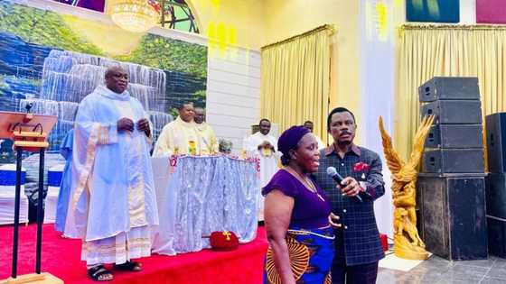 Zaben gwamnan Anambra: Obiano ya yiwa matar da ta ki siyar da kuri’arta kyautar miliyan N1