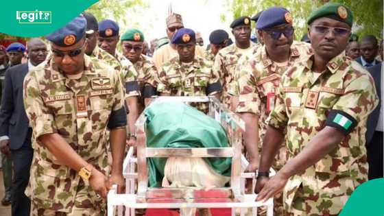 Cikin jimami an gudanar da jana'izar Janar da sojojin da Boko Haram ta kashe, an saki hotuna