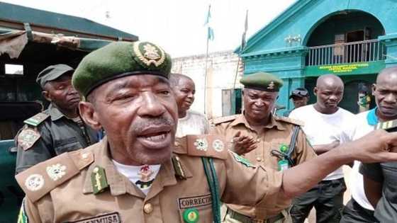 Yunkurin tserewar fursononi: Shugaban gidajen gyaran hali na Kaduna ya 'fede biri har bindi'
