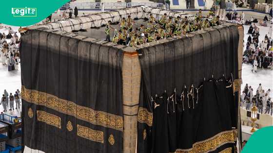 Saudi Arabia replaces Kaaba’s kiswa as Islamic new year 1447 begins, video emerges
