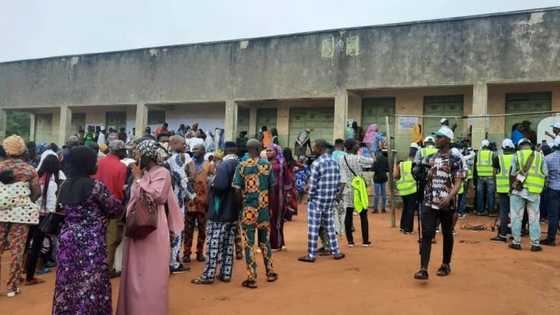 Soldiers arrest Osun NURTW chairman, recovered guns from him, PDP releases video