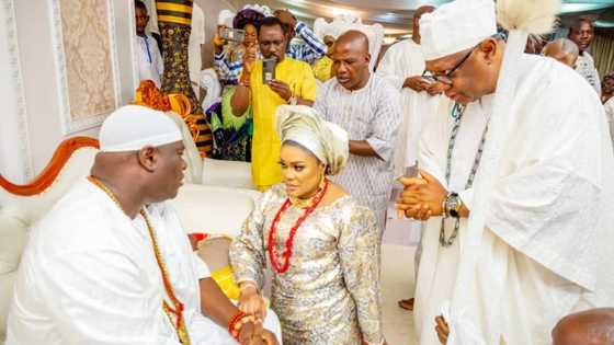 Hotuna Da Bidiyoyi: Ooni Na Ife, Oba Enitan Adeyeye Ogunwusi, Ya Yi Sabuwar Amarya Ajin Farko