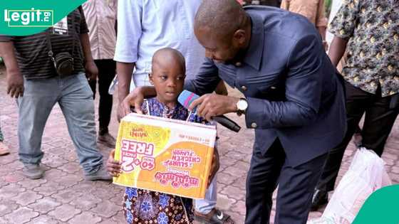 Pro-Tinubu group takes federal projects to Anambra, distributes food