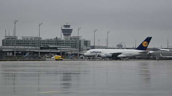 Strikes hit Lufthansa profits, Olympics dent Air France