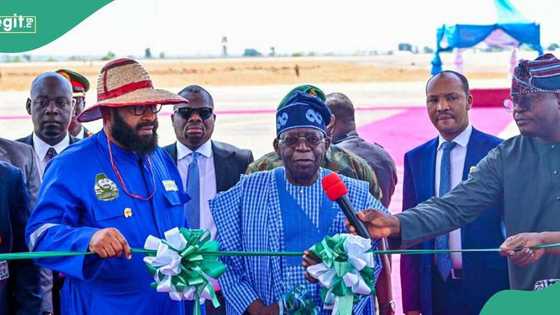 Gwamna ya rikita jiga jigan APC a taro, ya taka rawa a waƙar 'Omologo' ta Rarara