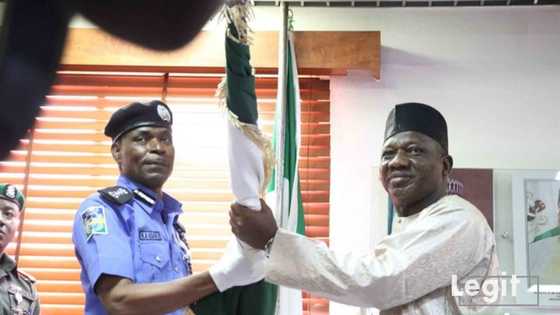 Cikin hotuna: Sabon Sifeto Janar ya karbi tuta hannun IGP Idris