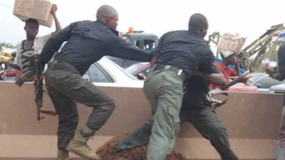 An Kama Mata Da Miji Saboda Lakadawa Dan Sanda 'Duka' a Legas