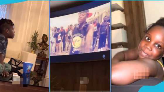 Stonebwoy's kids, Jidula and Janam, watch his old music video on TV: "Daddy Is now a big boy"