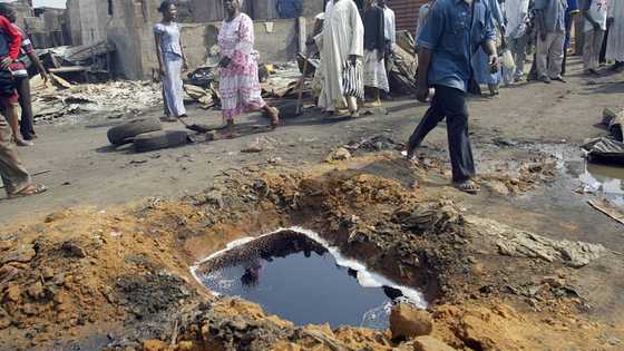 Trouble for Nigeria’s economy as villagers siphon 300,000bpd pipeline, prevent workers from effecting repairs