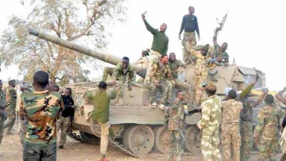 Buratai ya bukaci Sojoji su yi wa Boko Haram dukan karshe bayan sayo sababbin makamai