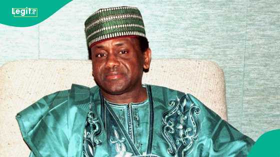 "Suna tare cikin daki"; Tsohon jami'in DSS ya fadi abin da ya kashe Janar Sani Abacha