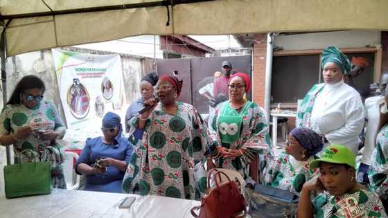 2023 presidency: Tinubu support group distributes smartphones in Lagos, gives important reason