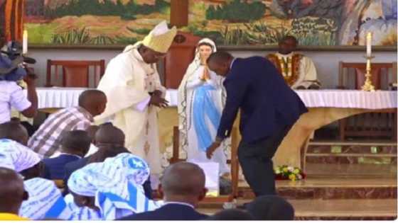 Catholic church gifts Kenyan president with huge sculpture of Mary to protect him