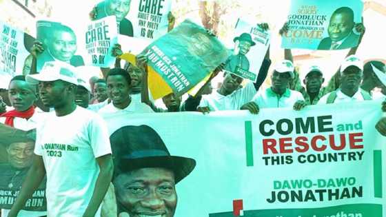 'Dole Sai Ka Yi Takara,' Magoya Bayan Jonathan a Kano Sunyi Tattaki, Sun Ba Shi Wa'adin Kwana 7 Ya Fito Takara Ko Su Ɗauki Mataki