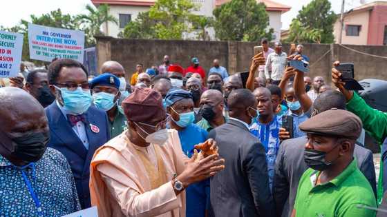 Serves him right: Nigerians back police officer after he embarrassed Sanwo-Olu openly