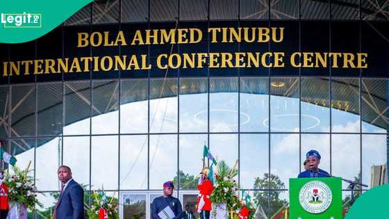 Tinubu na shan kakkausar suka kan sanya wa dakin taron da IBB ya gina sunan shi