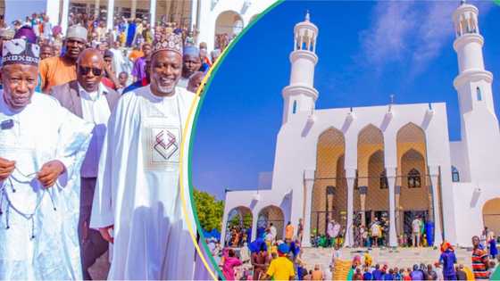 Ganduje ya sabunta katafaren masallaci, malamai da 'yan siyasa sun hallara