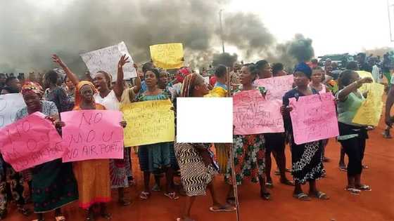 Daruruwan Mata sun fita zanga-zanga da rabin tsiraici saboda za a gina masu filin jirgi