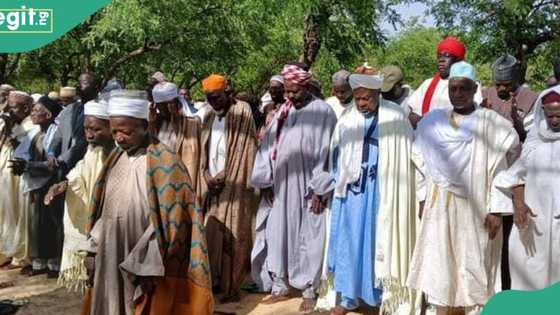 Ana cikin matsalar abinci, Sarkin Katsina ya shiga sahu, ya jagoranci sallar roƙon ruwa