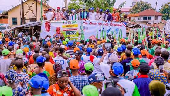 Osun 2022: PDP in trouble as party chairman, Adeleke's ex-running mate, 10,000 other members defect to APC