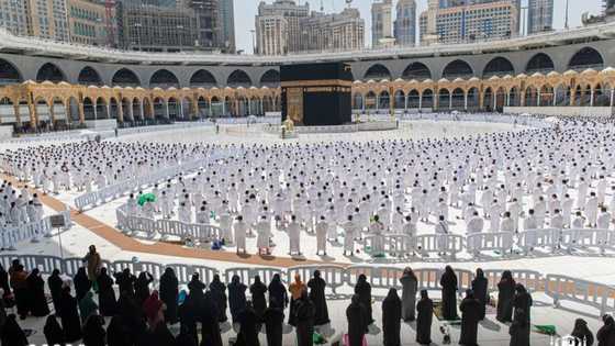 Da dumi-dumi: Za'a daina bada tazara a sahun Sallah daga gobe Lahadi a Makkah da Madina