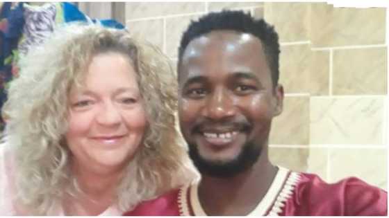 Matashi dan Najeriyan da ya auri baturiya sa'ar mahaifiyarsa yayi murnar rabuwa da ita