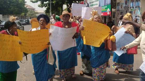 BREAKING: Abia women barricade APC headquarters, protest against imposition