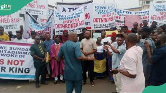 Angry protesters storm Anambra government house, make clear demands