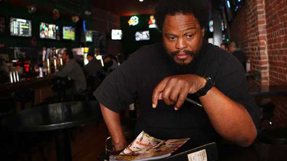 I found a wallet at a bar – inside was a childhood photo of me