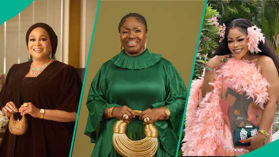 Video of Bukky Wright, Shaffy Bello and Toyin Adewale kneeling to greet Mama Rainbow trends