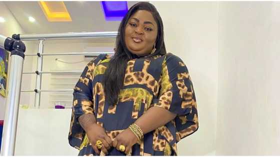 She smashed my phone after accepting to take pictures, aggrieved lady accuses actress Eniola Badmus