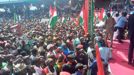 'Duk Najeriya Ba Jam'iyyar da Ta Kai PDP' Atiku Ya Magantu Bayan Ya Karɓi Dandazon Masu Sauya Sheka