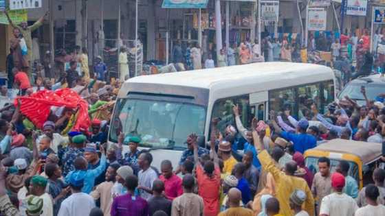 Abba Gida Gida: Mata sun barke da zanga-zanga a kan tsige Gwamnan Kano a Kotu