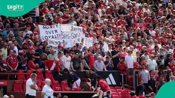 Heartbreak as former Manchester United star nicknamed 'footballer who could fly' dies