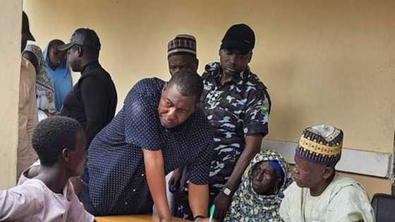 Abun Farin Ciki: Gwamna Zulum Ya Jagoranci Sanya Marayu 5,361 Makaranta a Monguno