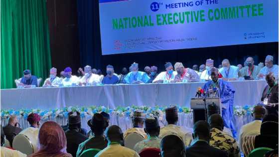 Buhari, Osinbajo, APC Chairman, Bigwigs In Crucial Abuja Meeting
