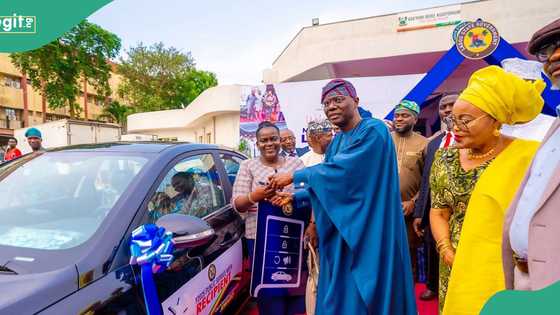 Sanwo-Olu rewards 177 Lagos workers with 5 cars, N165.5m, "Many of them work quietly"