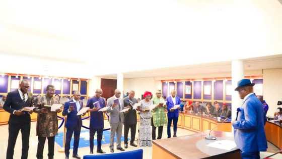 Gwamnan PDP Ya Rantsar da Tsohon Kakakin APC da Wasu Mutum 17 a Matsayin Sabbin Kwamishinoni