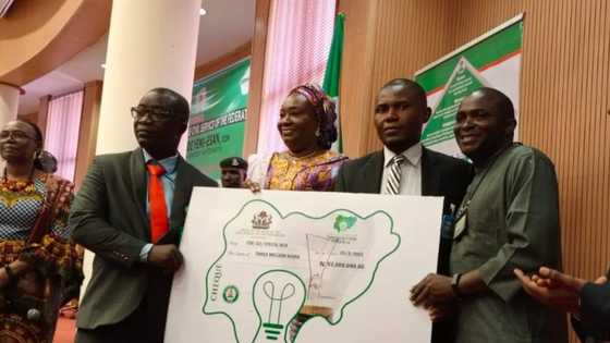 Iluromi Emmanuel: FG rewards teacher who invented technology to track fuel usage in vehicles