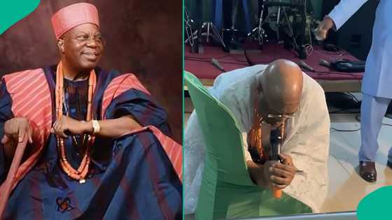 Popular Yoruba monarch removes crown in public; his unusual action divides Nigerians