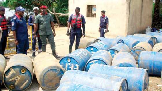 NSCDC Ta Kama Gangunan Man Fetur 150 Na Sata Za A Kai Su Kamaru Daga Akwa Ibom A Kwale-Kwale