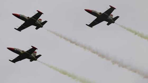 'Yan Bindiga Sama da 100 Sun Sheƙa Lahira Yayin da Jirgin Sojin Sama Ya Sakar Musu Wuta a Jihohi 2