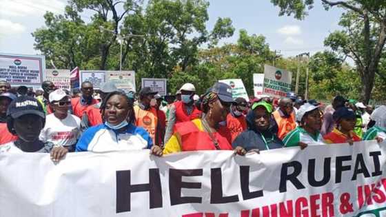 Yajin Aiki: An Kulle Sakatariyar Gwamnatin Kaduna, Mambobin NLC Sun Mamaye Kan Hanyoyi