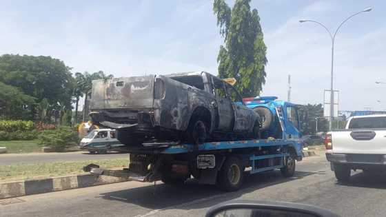 Yanzu-Yanzu: Ana Tsaka Da Fargabar Hari, Mota Ta Kama Da Wuta A Kusa Da Ma'aikatar Shari'a A Abuja