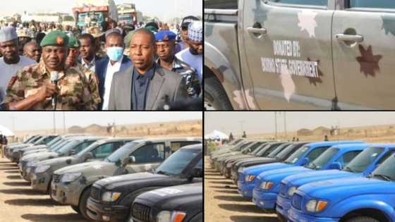 Yaki da ta'addanci: Gwamna Zulum ya gwangwaje jami'an tsaro da kyautar motoci 18